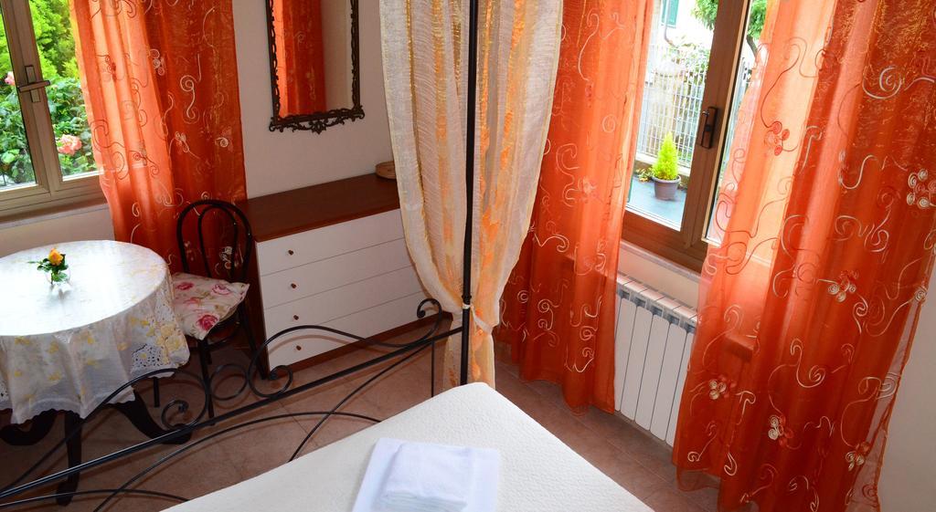 Hotel La Casa Delle Rose La Spezia Esterno foto